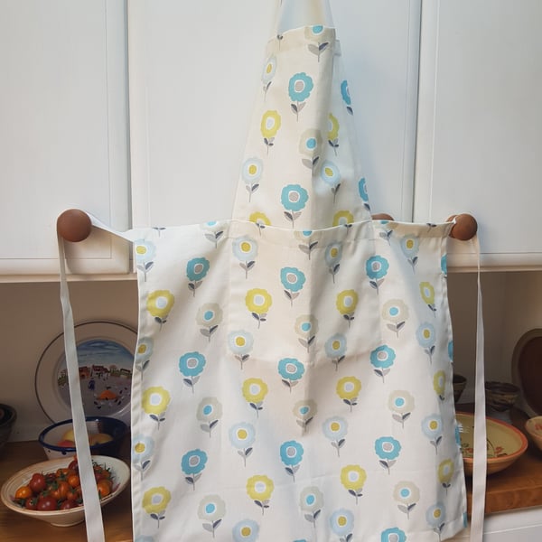 Kitchen apron: with extra deep pocket, floral, turquoise 