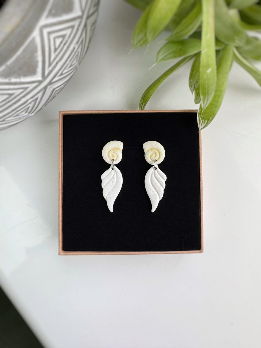 Seashell and Layer Leaf Earrings