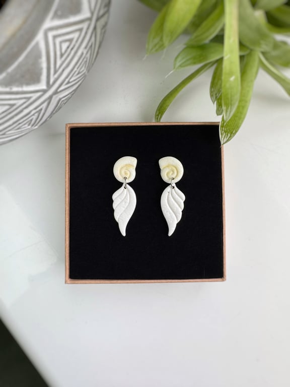 Seashell and Layer Leaf Earrings