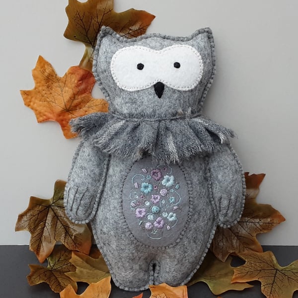 Owl animal doll, owl felt hanging decoration, collectible woodland owl