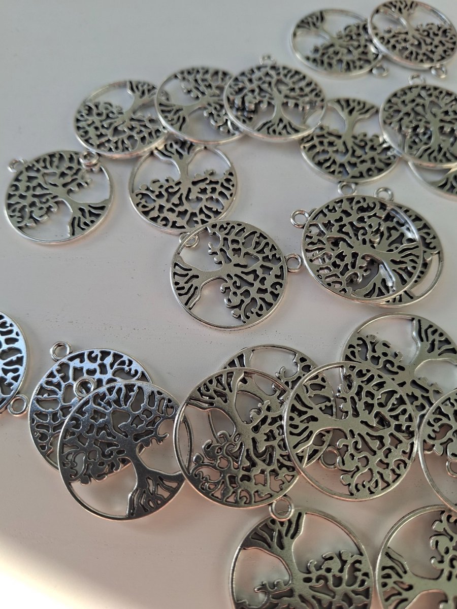 30 x Tibetan Antique Silver 25mm Round Tree Of Life Charms