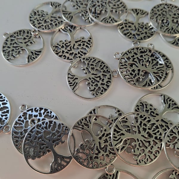 30 x Tibetan Antique Silver 25mm Round Tree Of Life Charms