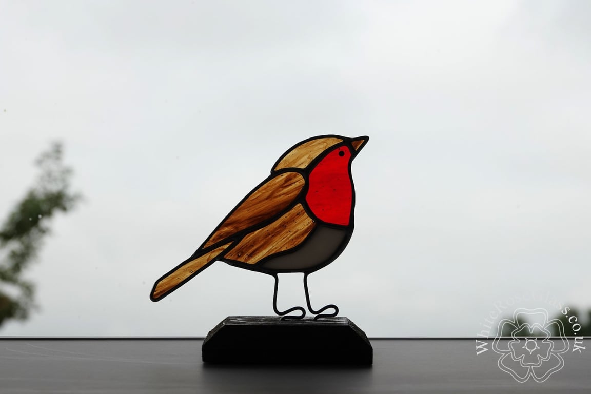 Freestanding Glass Robin British Birds on Wood Base Ornament