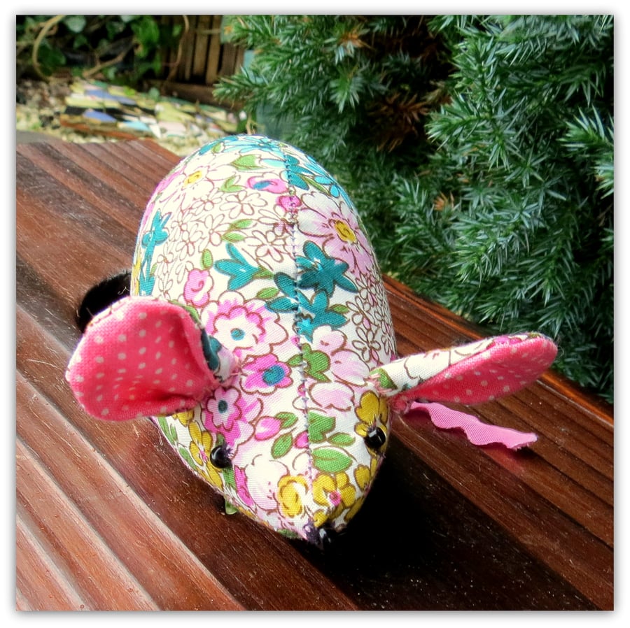 A floral field mouse. Mouse pin cushion