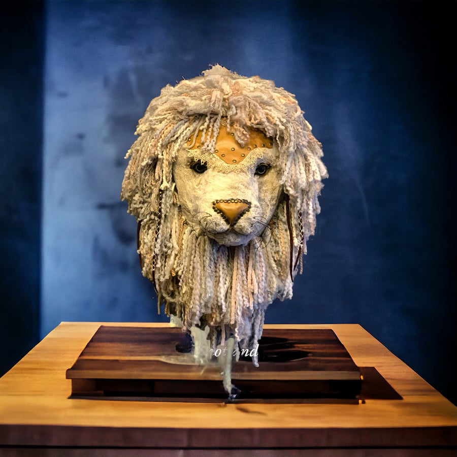 Beautiful handmade Lion he’s 2ft square and adorable 