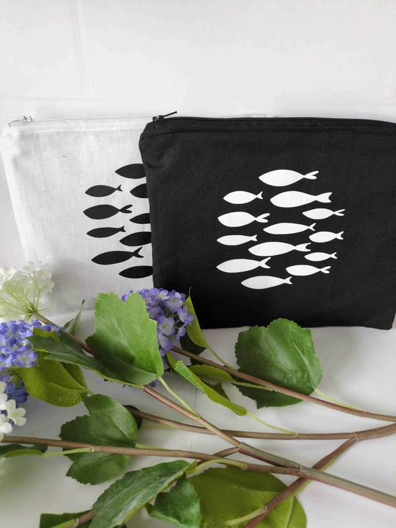 Zipped pouch. Makeup bag. Cosmetic bag.Handy pouch