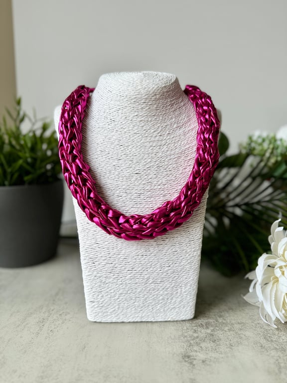 Metallic Mauve Pink Yarn Necklace 