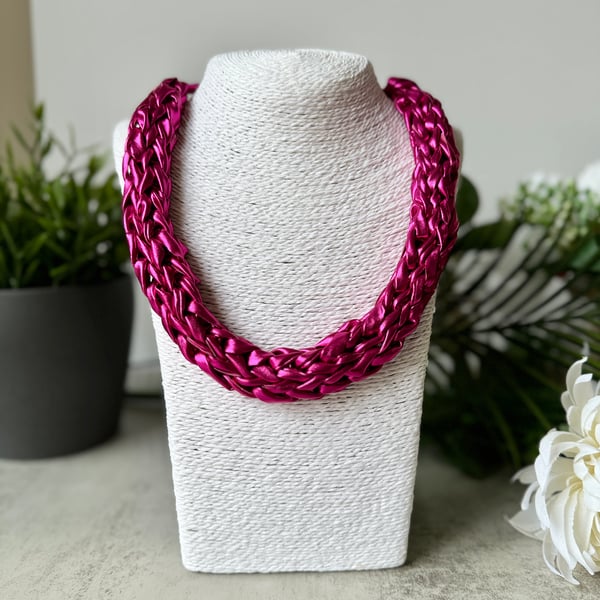 Metallic Mauve Pink Yarn Necklace 