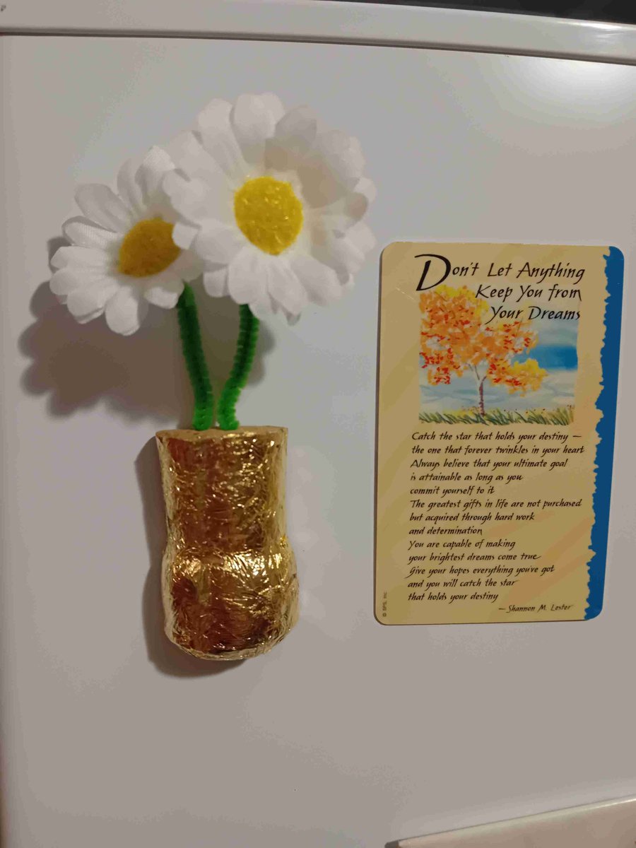 Daisy flower magnetic vase