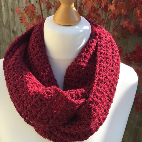 Infinity scarf in soft acrylic & Merino wool,  colour Burgundy