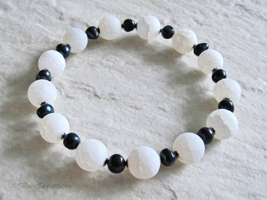 White Frosted Dragon's Vein Agate, Black Freshwater Pearl & Ster Silver Bracelet