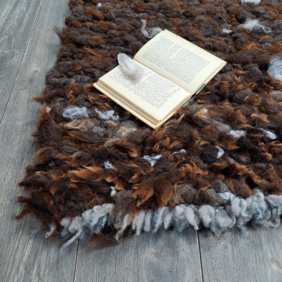 Pure British sheep wool rug with assimetrical blue fringe