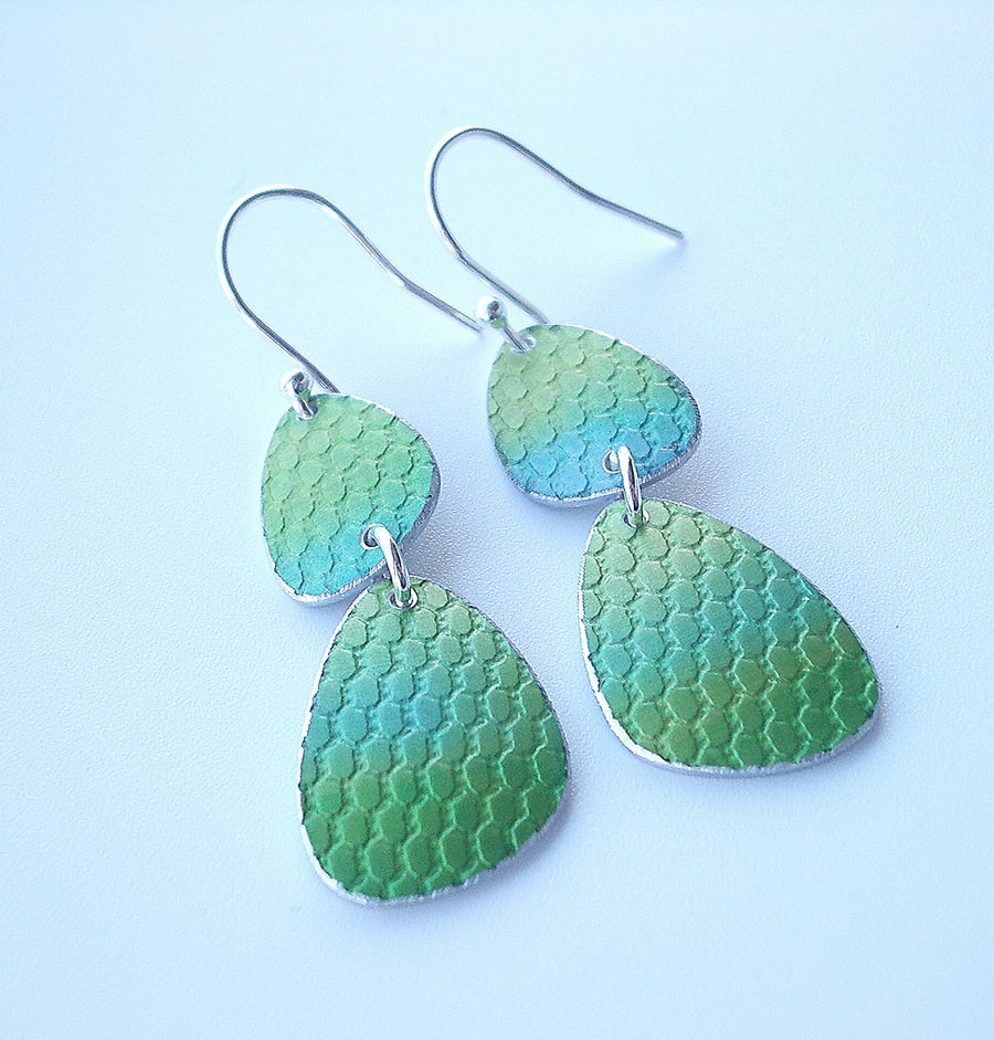 Pebble shaped mid century style green drop earrings