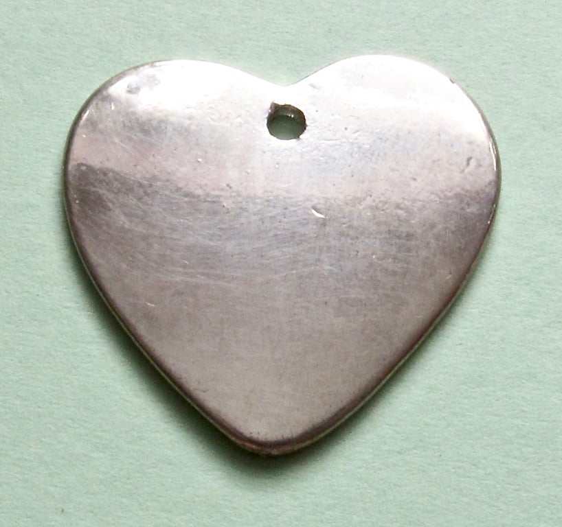 Destash:HEARTS: Large Silver Coloured Heart, Plain  2.7cms