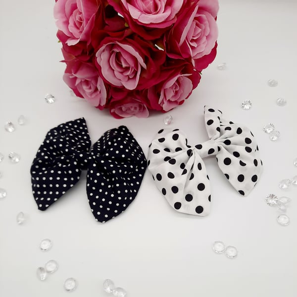Polkadot,  black and white, clip on, bow set.