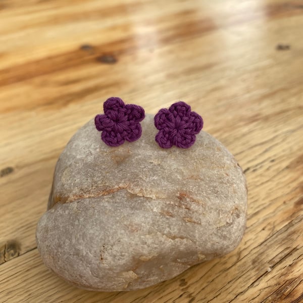 Stud earrings with purple flowers, hypoallergenic surgical steel studs