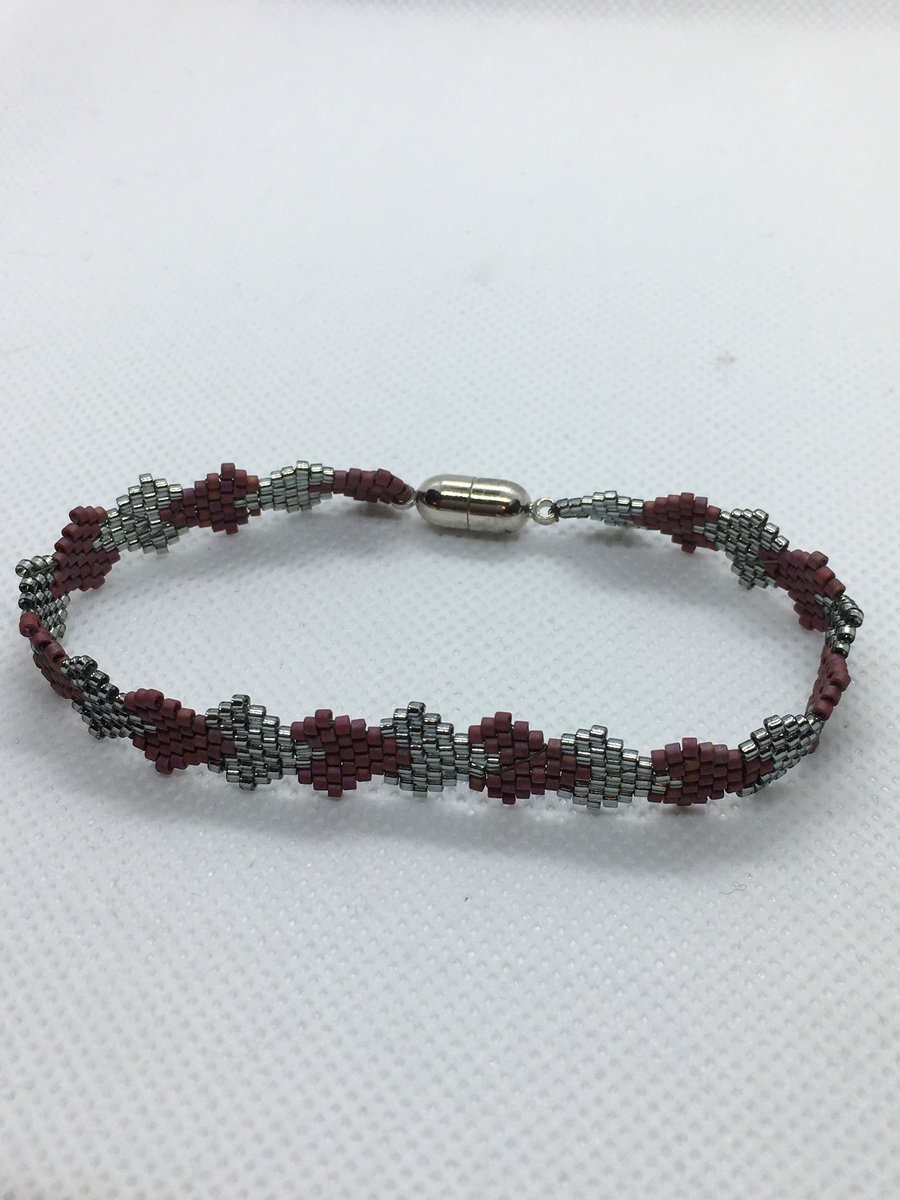 Cranberry and silver beaded hearts bracelet
