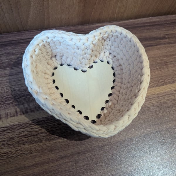 Heart shaped crochet basket cream with wooden base