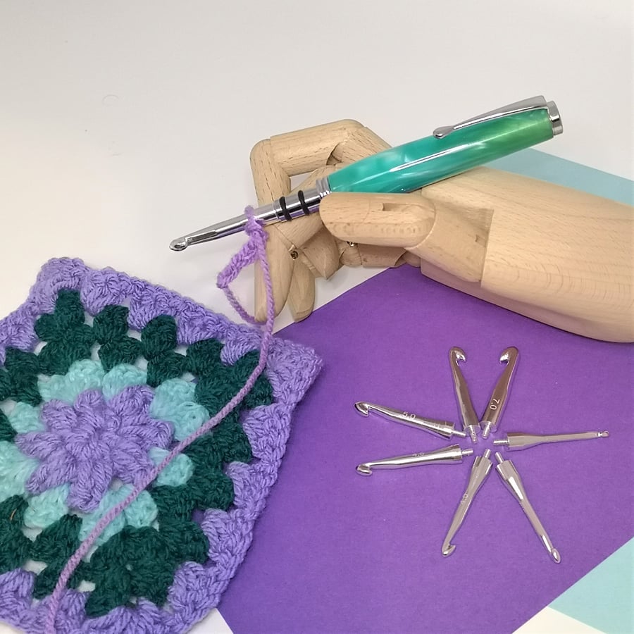 Crochet Hook Set with Acrylic lathe turned handle