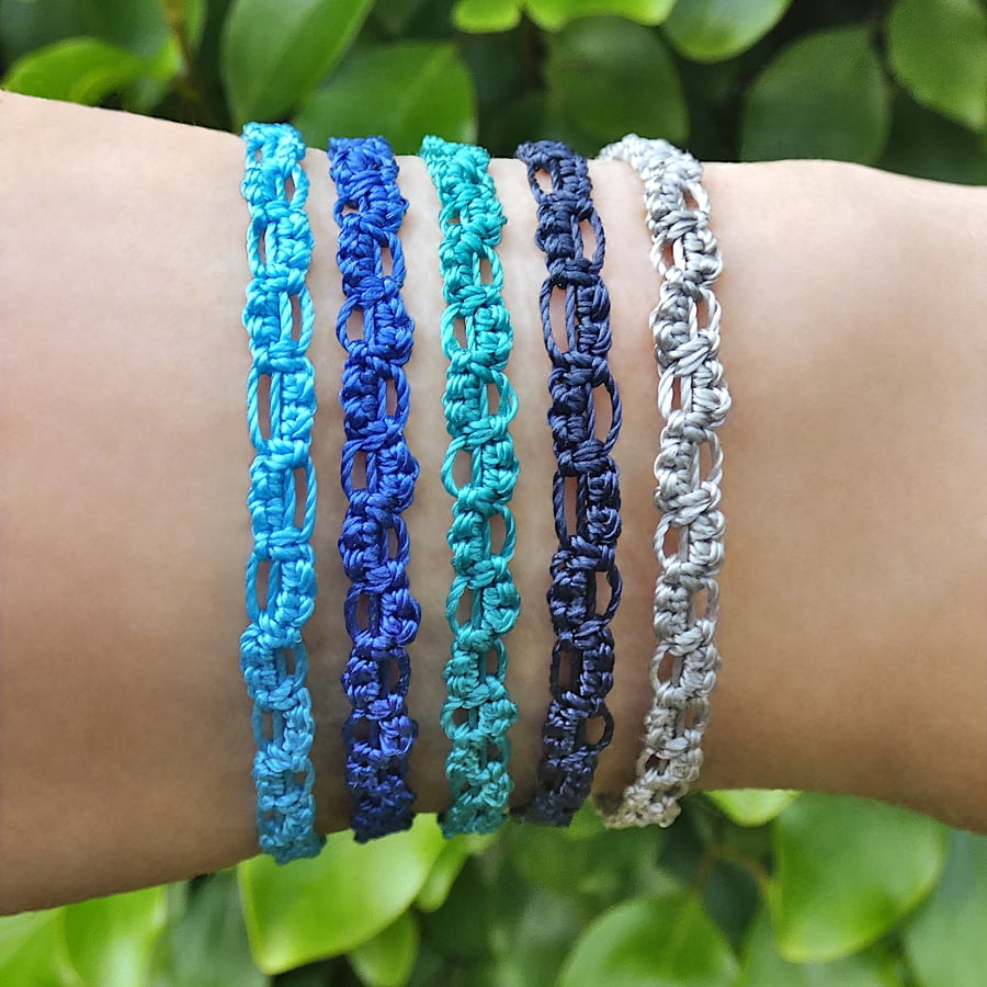 Handmade braided bracelet with stainless steel clasp - 5 colour options. Ref:518