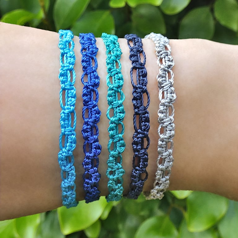 Handmade braided bracelet with stainless steel clasp - 5 colour options. Ref:518