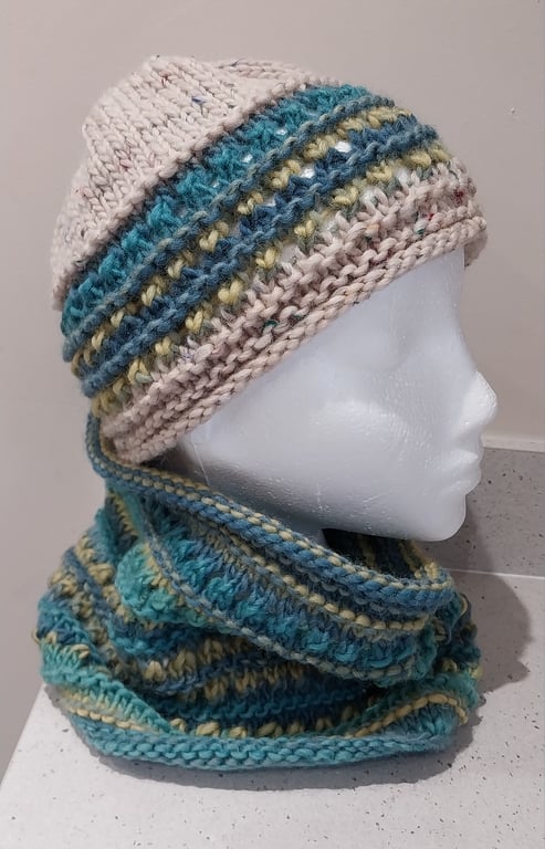 Handknit chunky wool hat and cowl set col 06 Cream