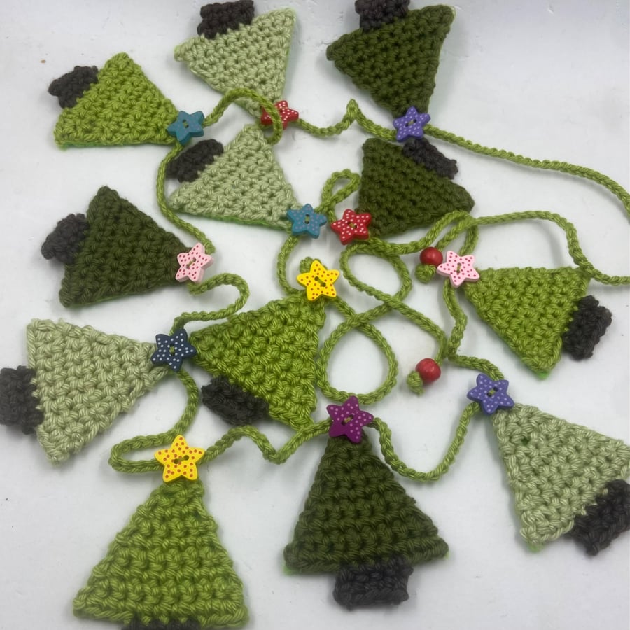 Crochet Christmas Tree Garland with Wooden Button Stars 