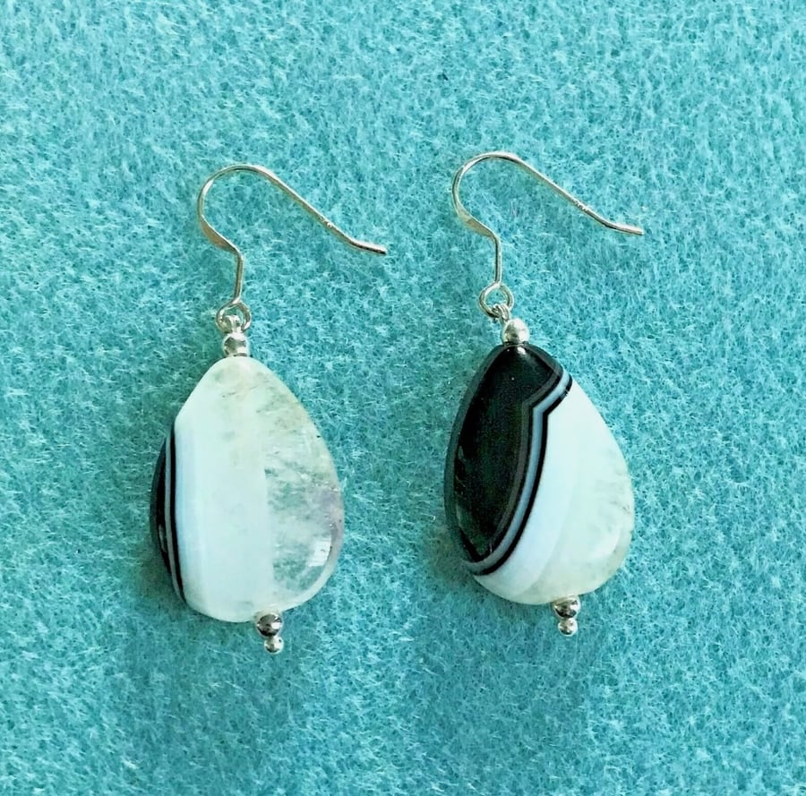  Agate & Quartz Dangle Earrings (White & Black)