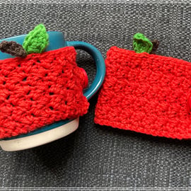 Apple mug cosy