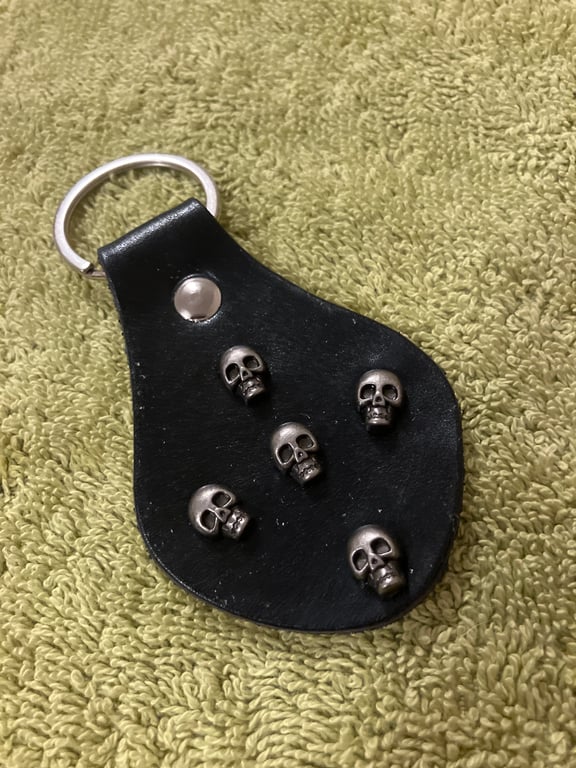 Black Leather Keyring - 5 Skull Heads - FREE SHIPPING