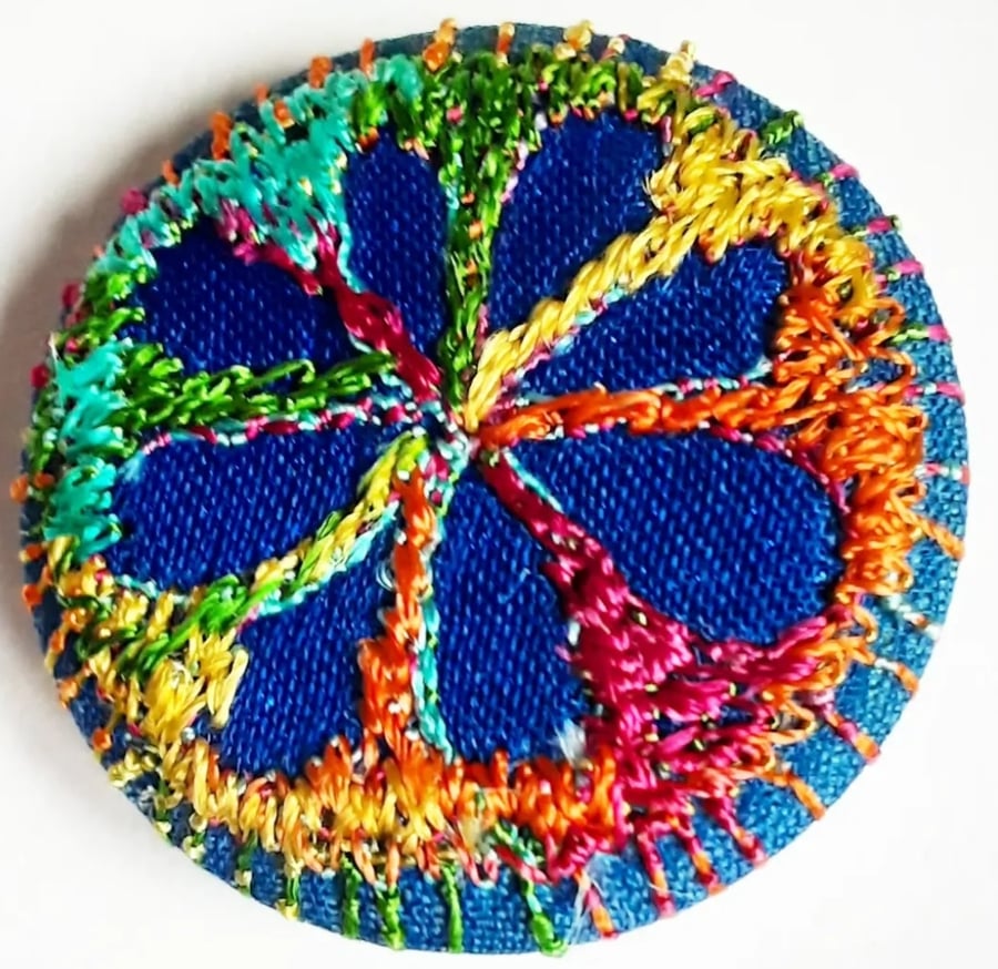 One Inch Badge Flower Fabric Badge with Free Machine Embroidery 