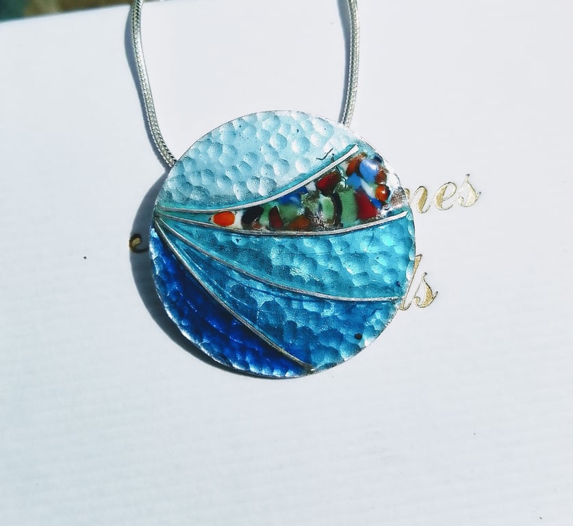 ROUND ENAMELLED CLOISONNE NECKLACE IN FINE SILVER