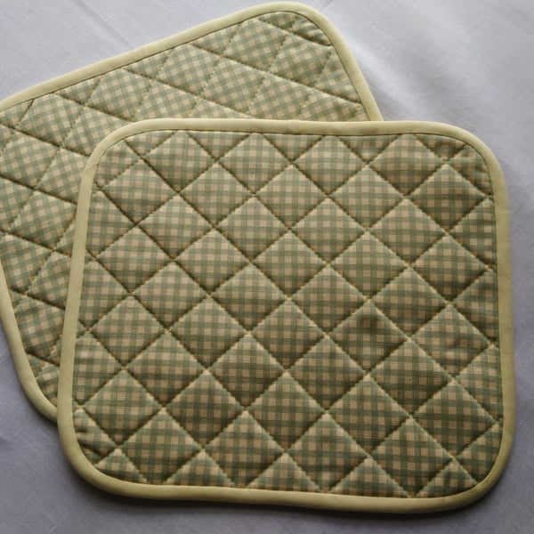 Placemats, A PAIR of  Quilted Heat Resistant made in 100% Cotton Fabric