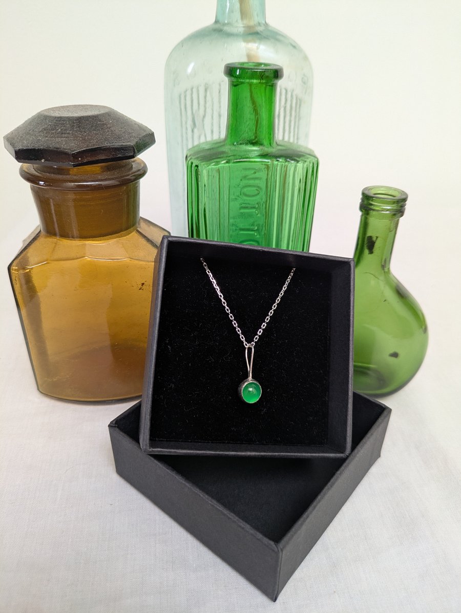 Sterling silver green onyx pendant 