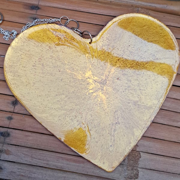 Hanging resin gold heart