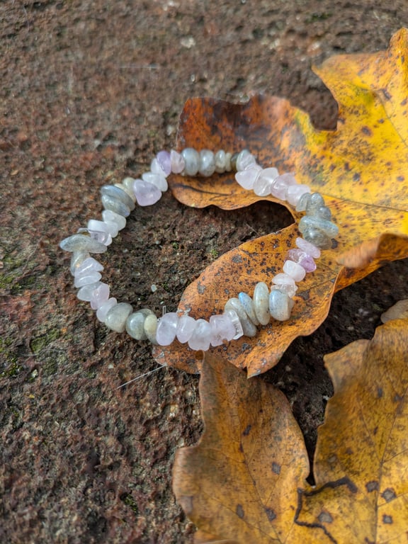 Protecting amethyst and grey labradorite bracelet