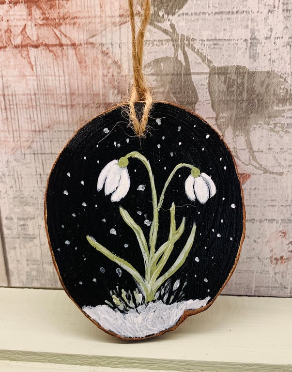 Double snowdrop wood slice