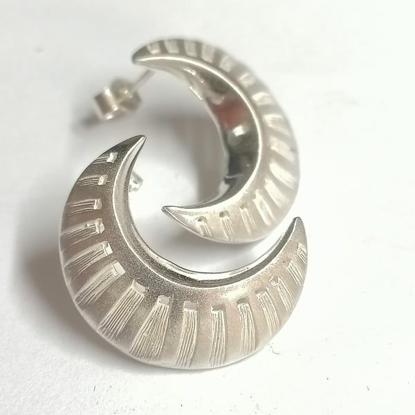 Crescent earstuds made from Silver