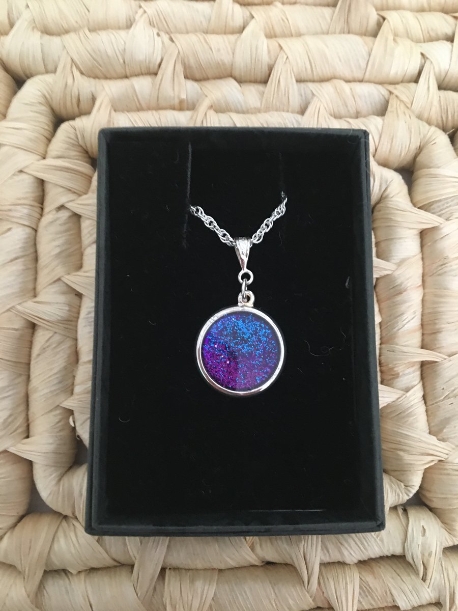 Pretty Round Pendant in Blue and Magenta