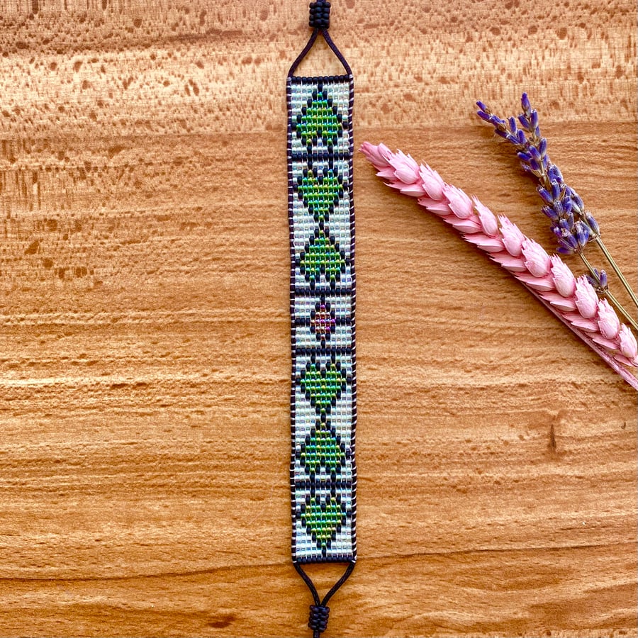 Green Hearts - bead woven bracelet