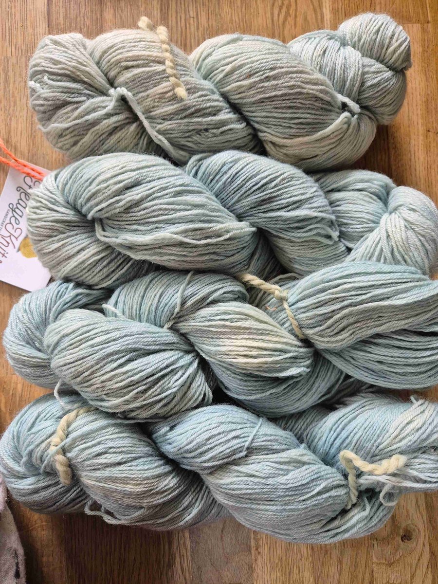 4ply bfl 400m skein naturally dyed 100g