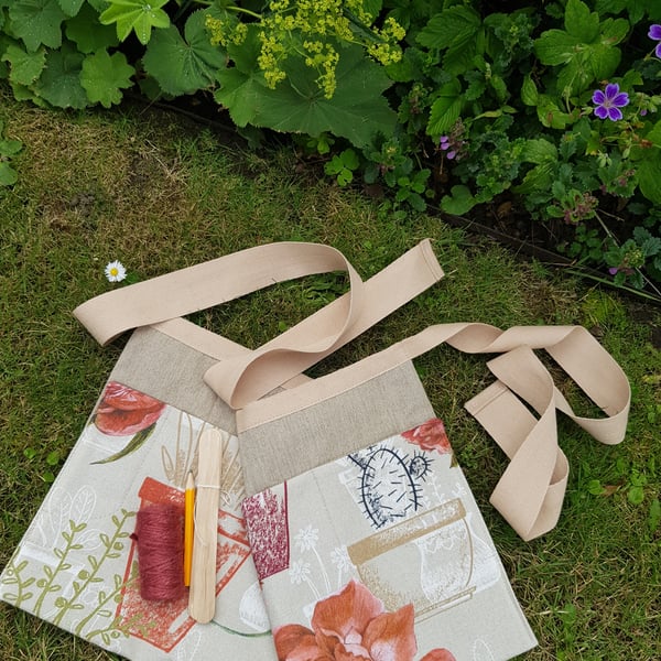 Garden apron, with twine, label and pencil: rose & flower pot design