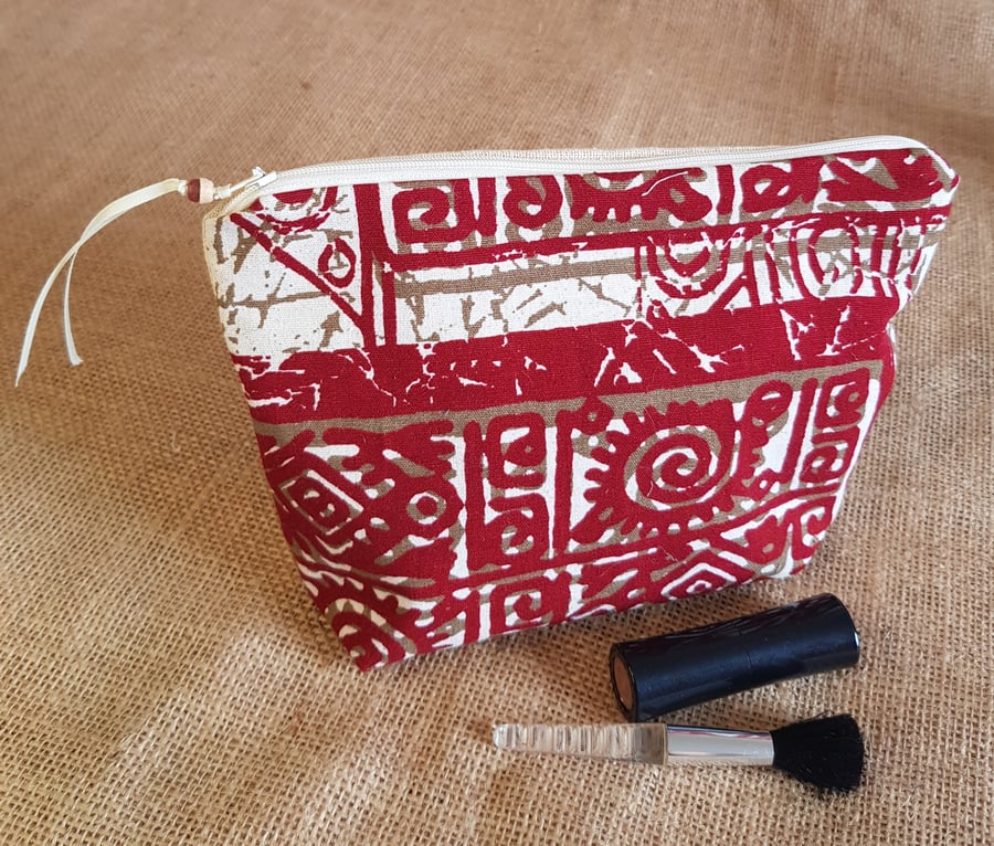 Zipped pouch: Ghanaian print fabric 