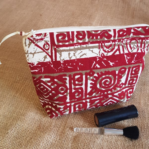 Zipped pouch: Ghanaian print fabric 