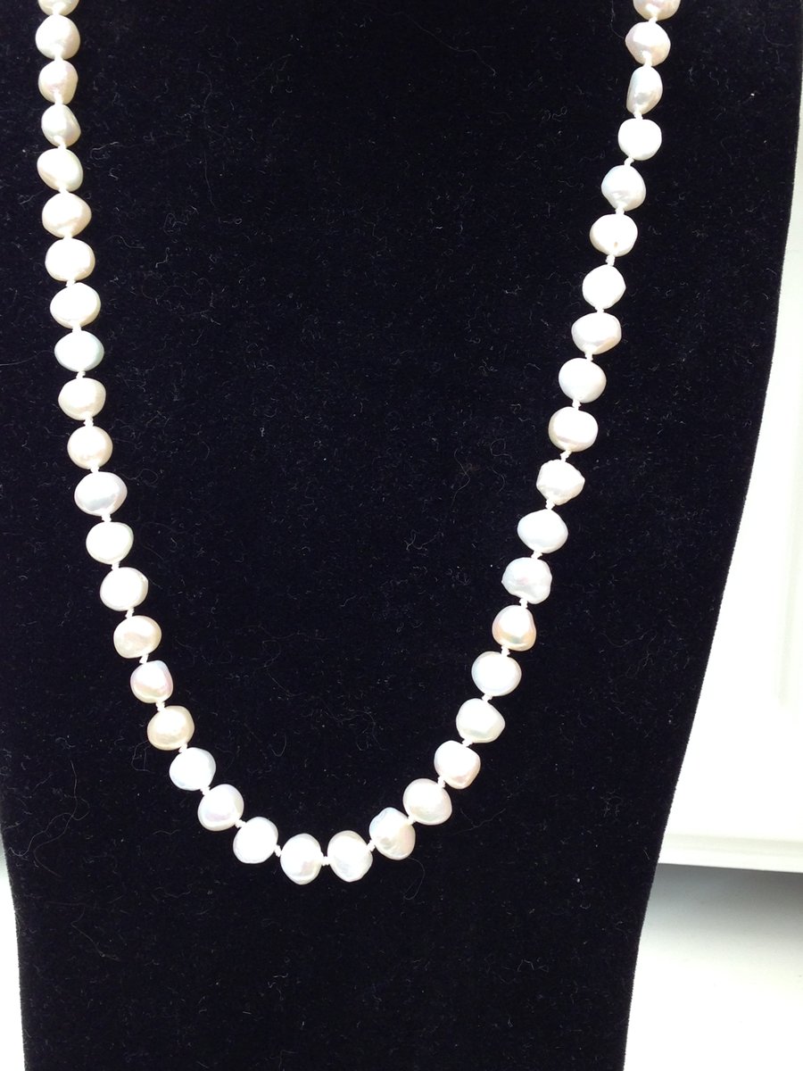 Natural fresh water pearl knotted necklace