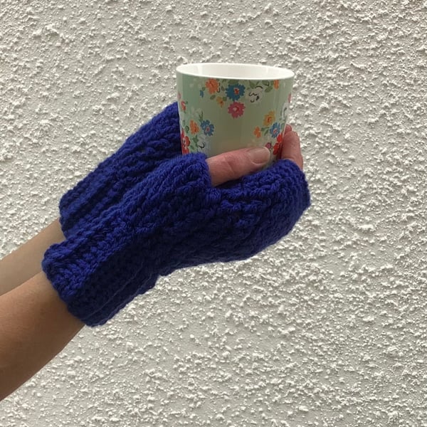 FINGERLESS MITTS , gloves ' Erme Trail '. Soft Wool blend. Cobalt blue.