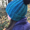 Chunky hat in premium acrylic yarn with faux fur Pom pom