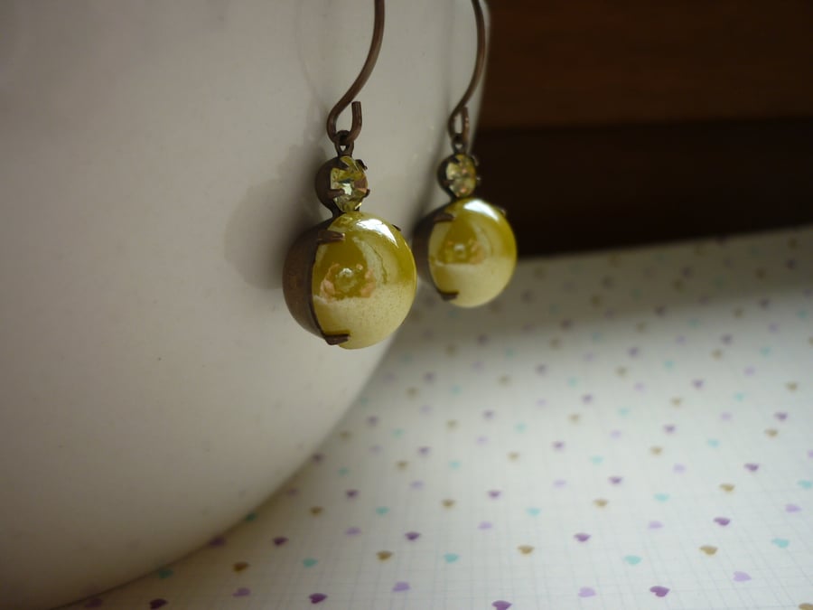 YELLOW, JONQUIL AND PATINA BRASS EARRINGS.  1020