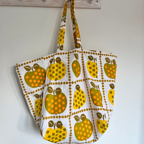 Apple Pattern Print Leather Tote Bag
