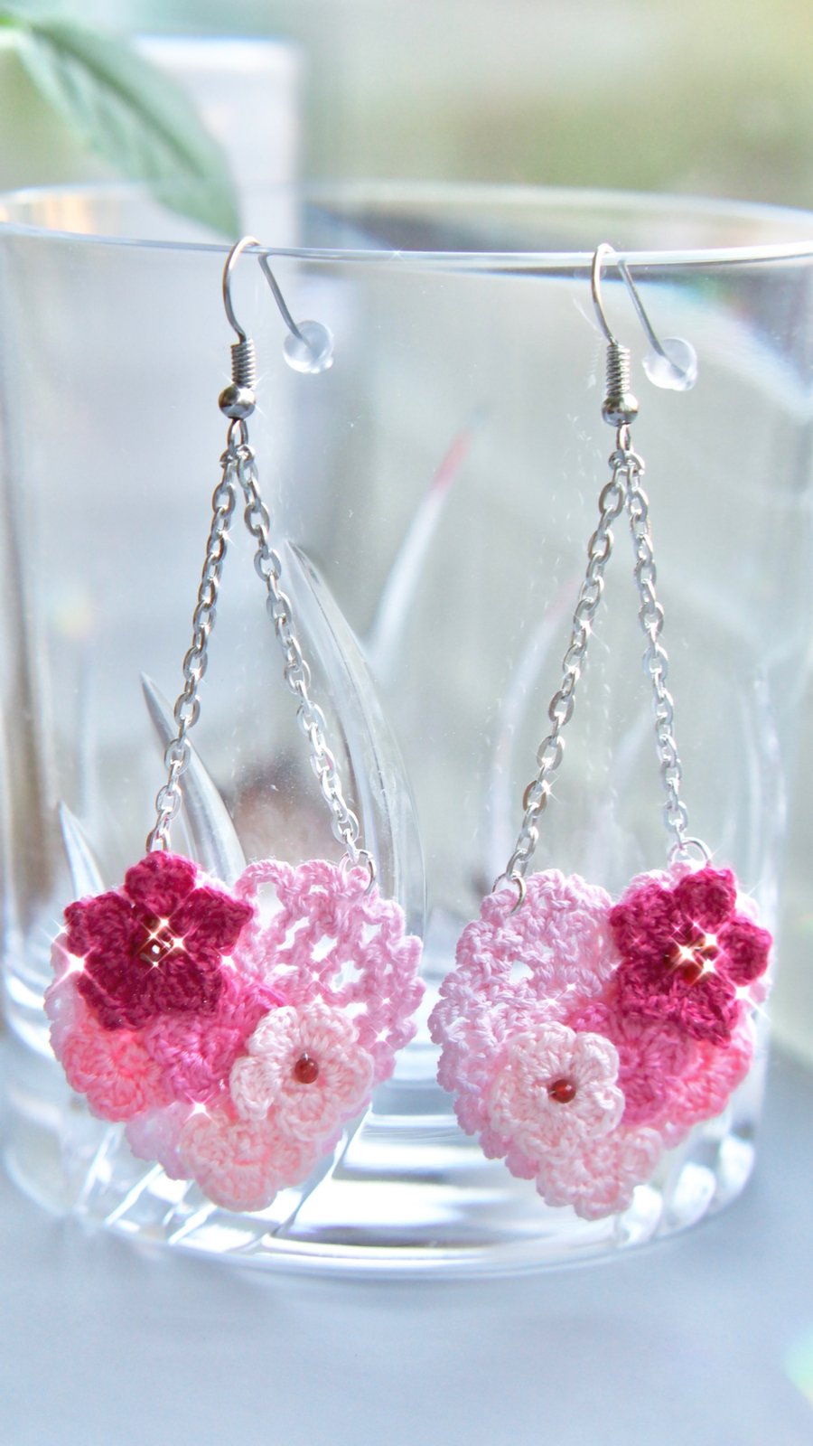 Sweet hearts microcrochet pink flowers earrings